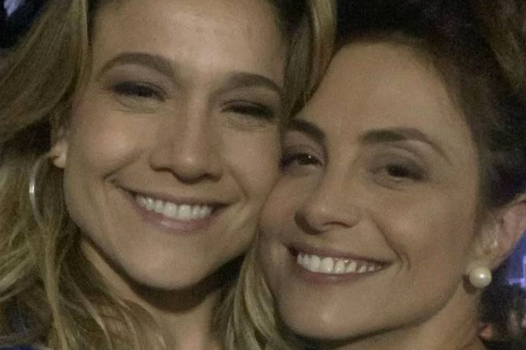 Fernanda Gentil curte show com a esposa