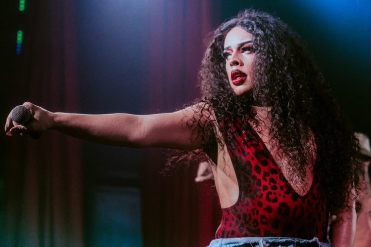 Cantora famosa desabafa para Leo Dias sobre fase difícil do passado e lamenta: “Muito ódio em mim”