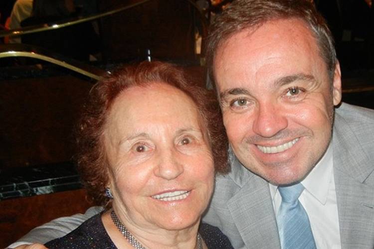 Médico relata reação da mãe de Gugu ao saber da morte do filho