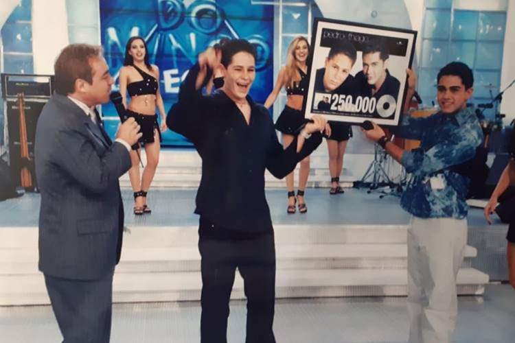 Pedro Leonardo emociona ao se despedir de Gugu Liberato