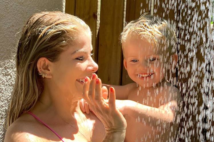 Após revelar drama, Karina Bacchi abre o coração para Enrico