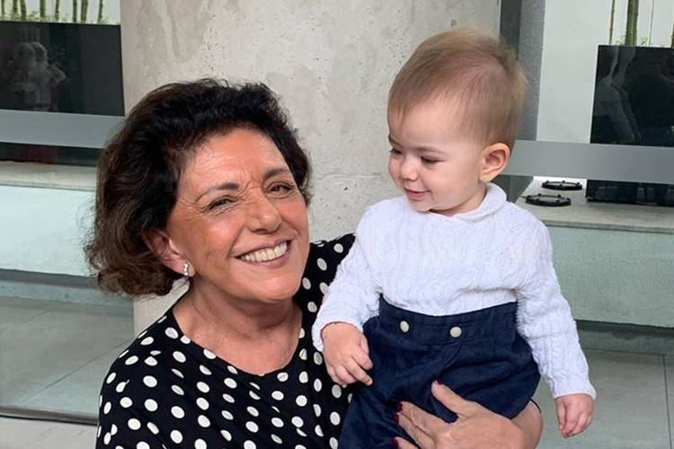 Leda Nagle celebra um ano da neta, Zoe