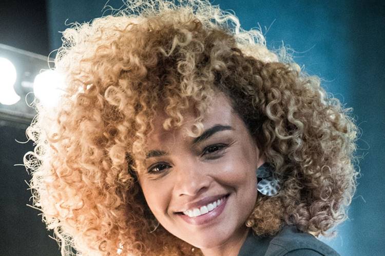 Atriz Lucy Ramos fala sobre a pressão que sofre para ter filhos