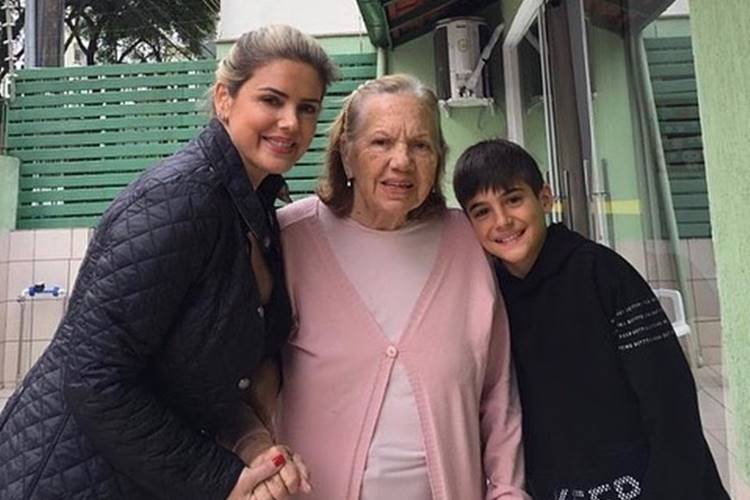 Mari Alexandre lamenta um mês da morte da sua mãe