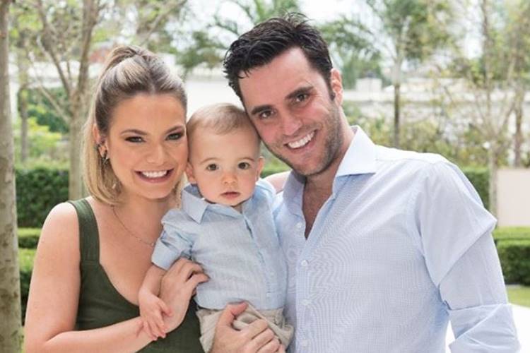 Milena Toscano celebra dois anos de casamento