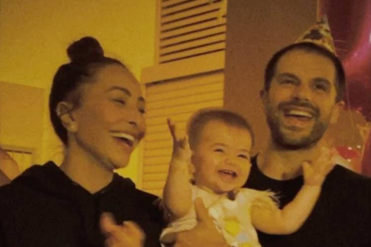 Sabrina Sato mostra alegria de Zoe durante parabéns no seu aniversário