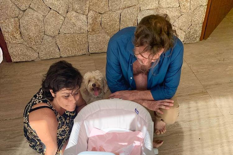 Rafa Vitti mostra os pais ‘babando’ na neta, Clara Maria