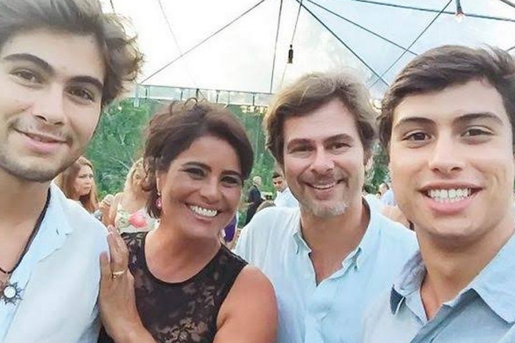 Valeria Alencar vaza flagra de Francisco Vitti somente de toalha na web