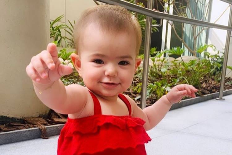 Zoe ‘conversa’ com Sabrina Sato: “Já fala russo”