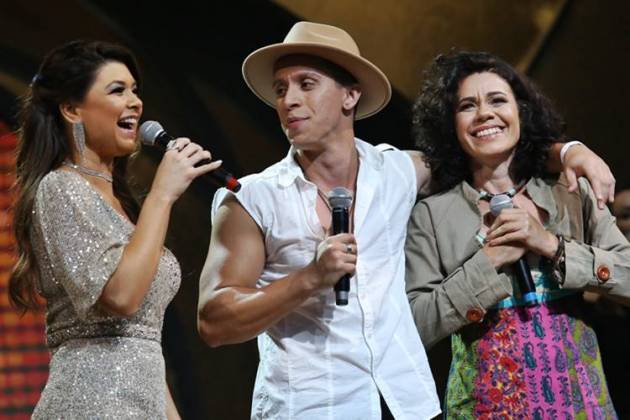 Amanda com o vencedores Amanda com o vencedores (Juan Ribeiro / Divulgação TV Aparecida)