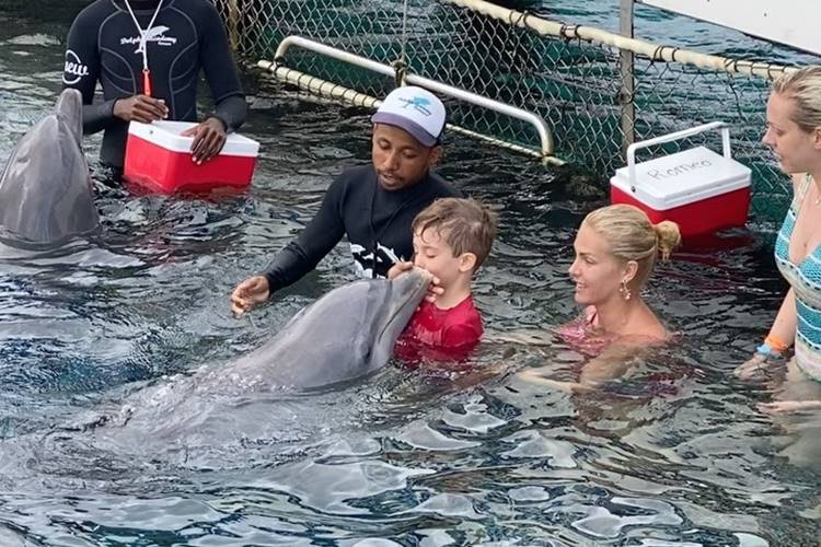 Marido de Ana Hickmann mostra primeiro mergulho do filho, Alexandre