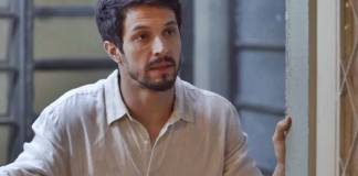 Bom Sucesso: Marcos pede perdão para Paloma Bom Sucesso - Marcos aparece na casa de Paloma (Reprodução/TV Globo)