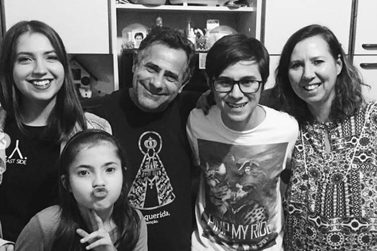 Camilla Miguel lamenta seis meses da morte dos pais e do irmão: “Seis meses de dor”