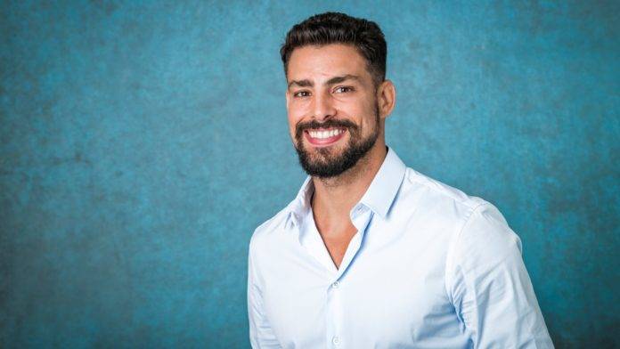 Cauã Reymond comemora mudança de faixa de Sofia no judô