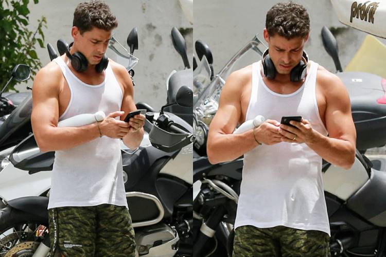 Cauã Reymond chama atenção ao sair de academia na Barra da Tijuca