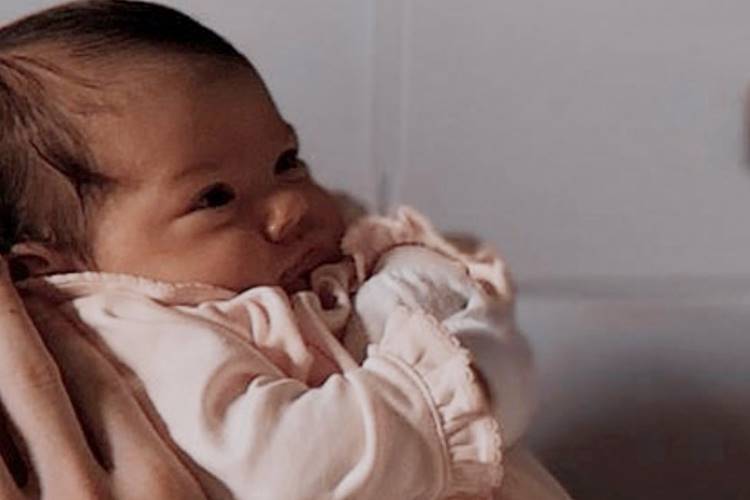 “Me sinto observada”, brinca Tatá Werneck ao mostrar a filha