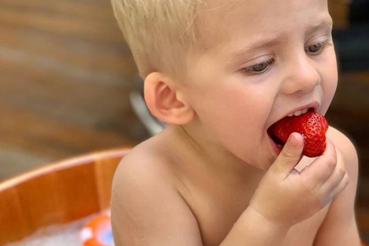 Enrico Bacchi encanta ao curtir spa: “Dia de renovar o visual”