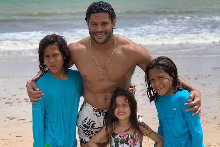 Jogador Hulk investe pesado na carreira dos filhos no futebol