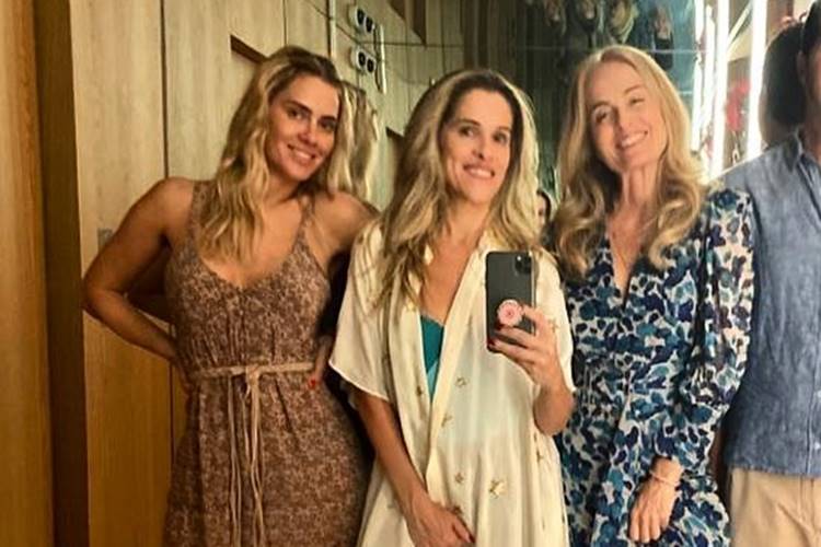 Ingrid Guimarães posa ao lado de Angélica e de Carol Dieckmann e brinca: “Finalmente uma foto sem roupa de ginástica”