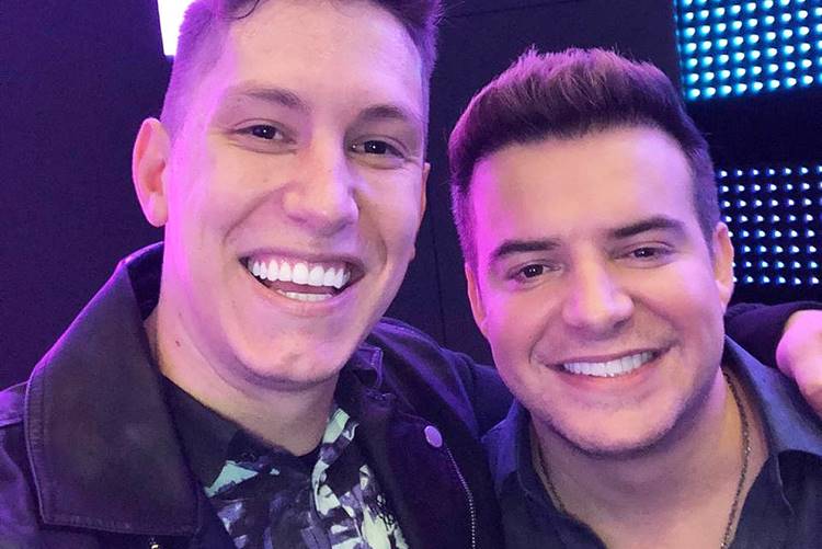 Sertanejo Belutti homenageia Jakson Follmann após vitória no Popstar