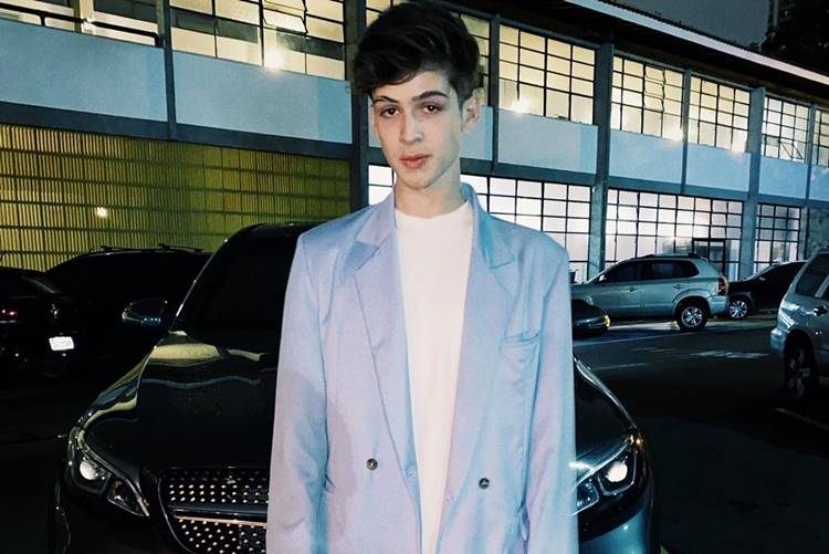 João Guilherme, filho de Leonardo, se forma: “Acabou a escola”