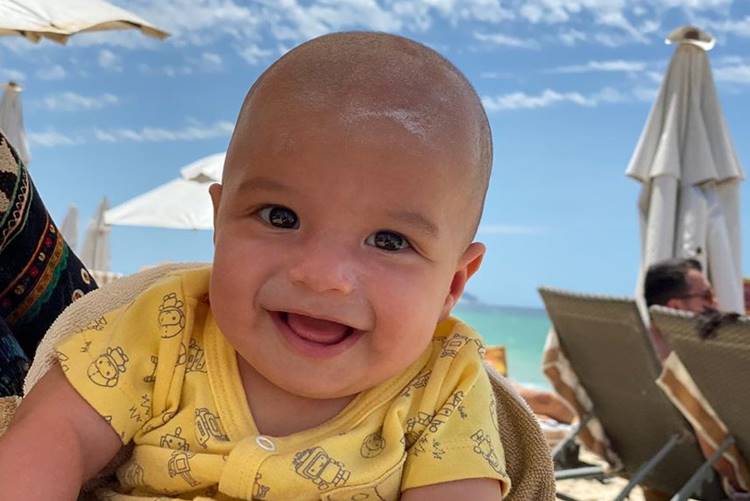 Camilla Camargo celebra cinco meses do filho, Joaquim