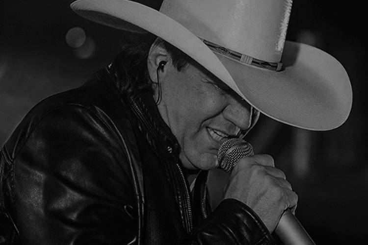 Confira o momento em que Juliano Cezar sofre infarto durante o show