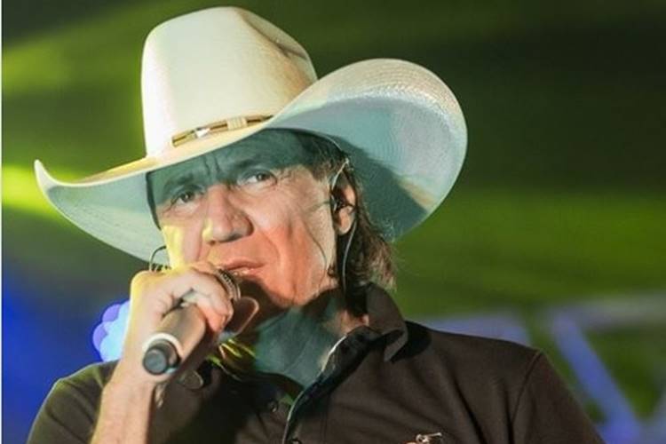 Morre cantor sertanejo Juliano Cezar após sofrer infarto durante show