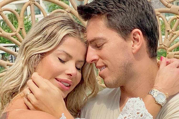 Karina Bacchi posta vídeo de bebê: “Na expectativa”