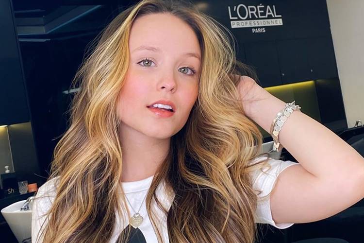 Após deixar SBT, Larissa Manoela aparece de visual novo