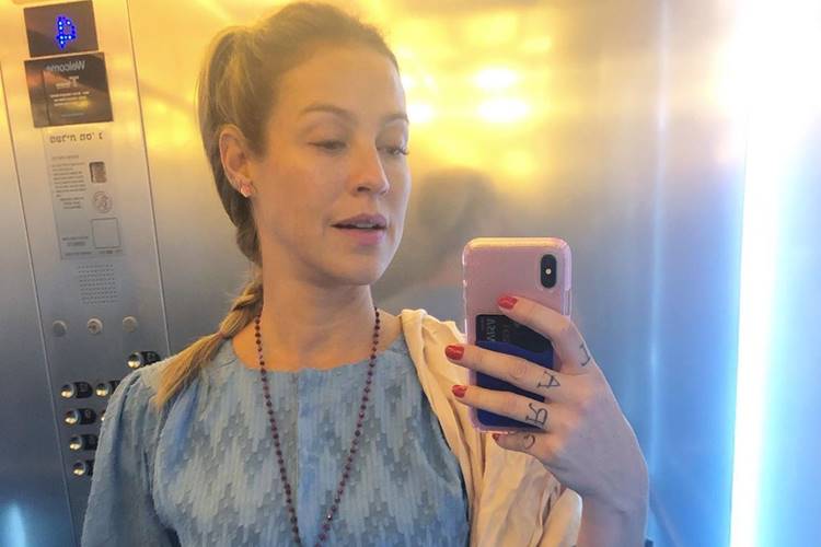 Luana Piovani publica foto rara ao lado dos seus pais