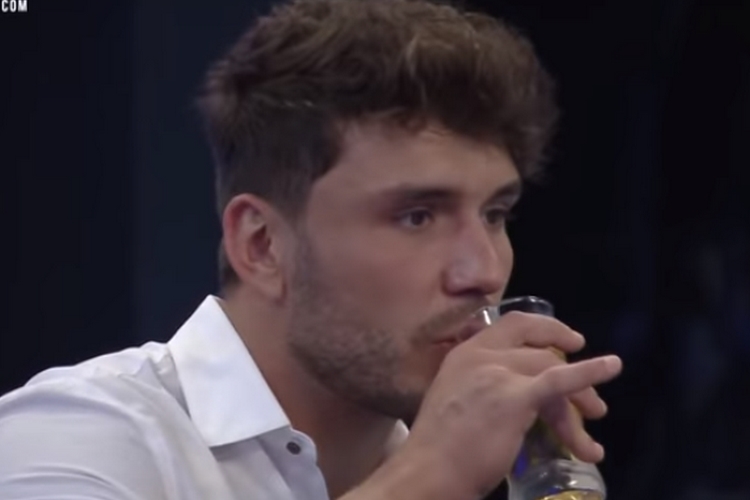 A Fazenda 11: Lucas Viana confessa ter sido ignorado durante festa e detona peões