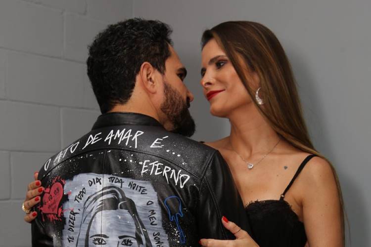 Flávia Camargo se derrete por dueto do marido, Luciano Camargo com Claudia Leitte