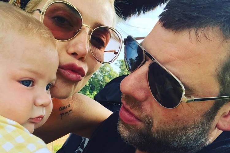 Luiza Possi celebra aniversário do marido, Cris Gomes