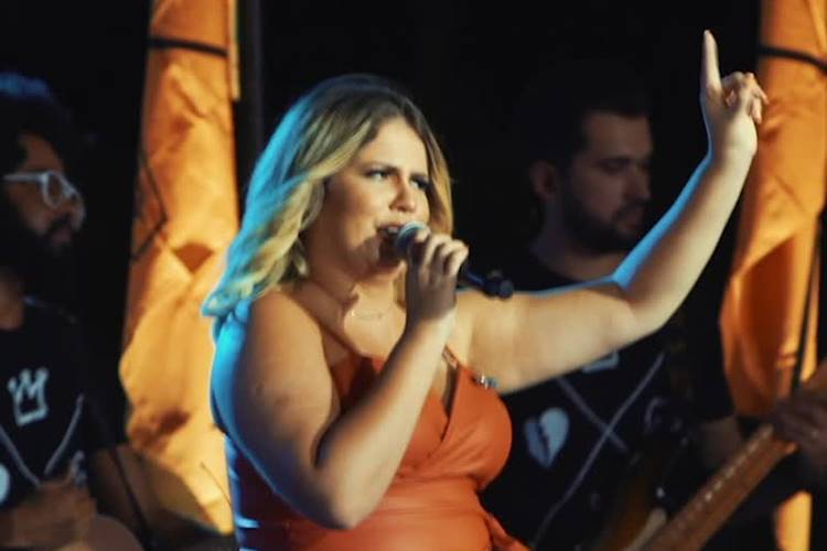 Marilia Mendonça mostra o corpo seis dias após dar à luz ao primeiro filho