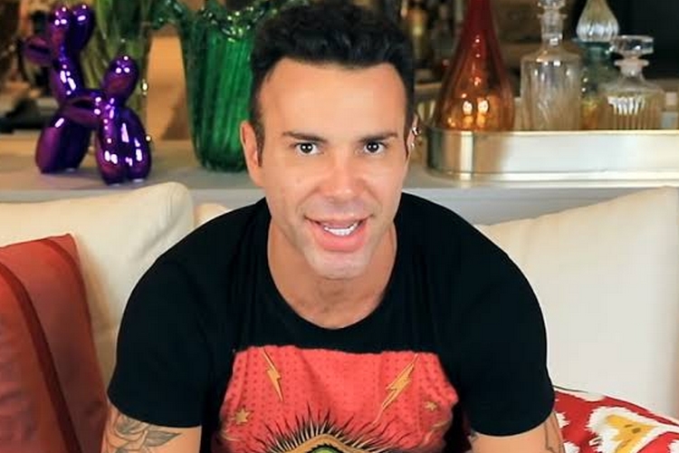 Matheus Mazzafera é flagrado aos beijos com ‘ex-BBB’ durante aniversário de famosa cantora