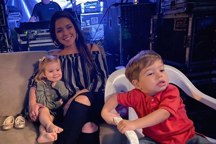 Thais Fersoza conta reação dos filhos durante show de Michel Teló