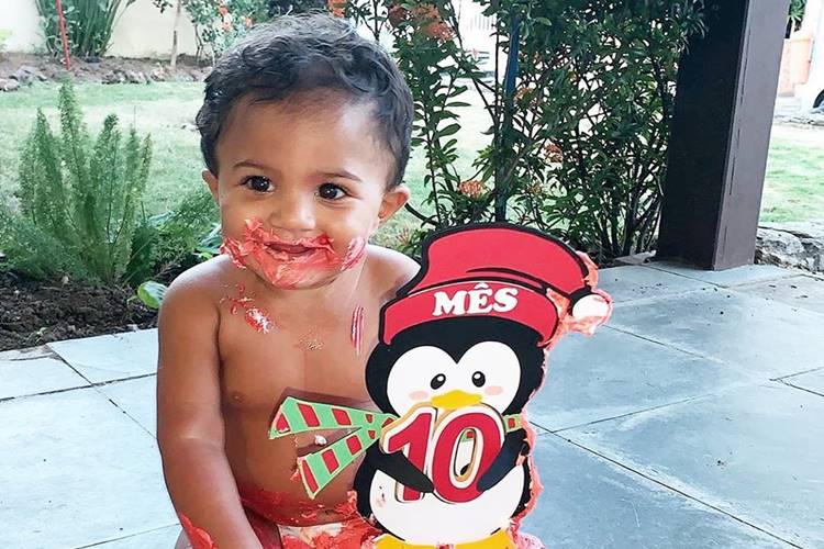 Felipe Araújo celebra 10 meses do filho, Miguel
