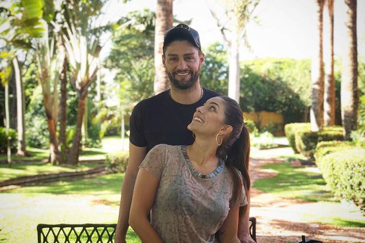 Sertanejo Munhoz emociona ao relembrar primeiro momento com a noiva