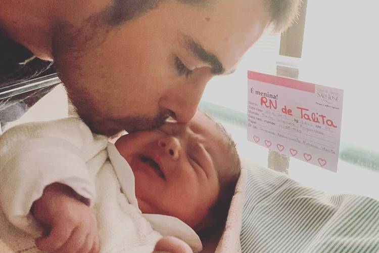 Valéria Alencar se declara ao filho, Rafa Vitti, com linda foto da neta Clara Maria