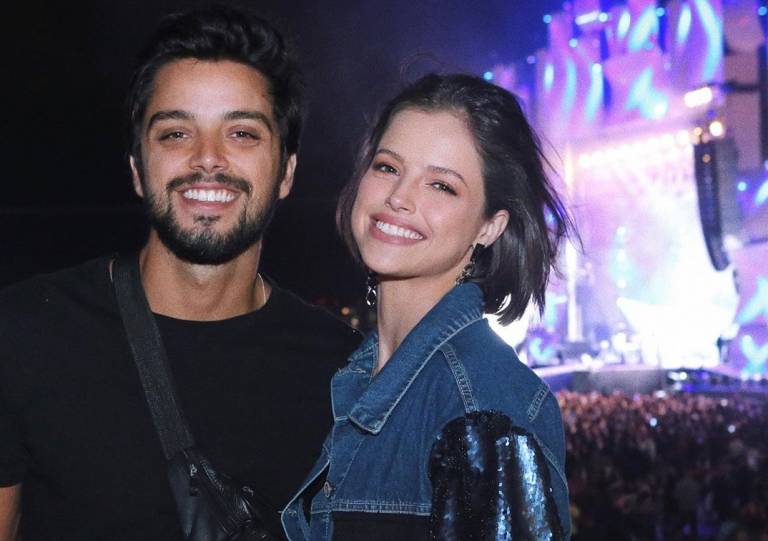 Rodrigo Simas se declara para Agatha Moreira e comemora 1 ano de namoro