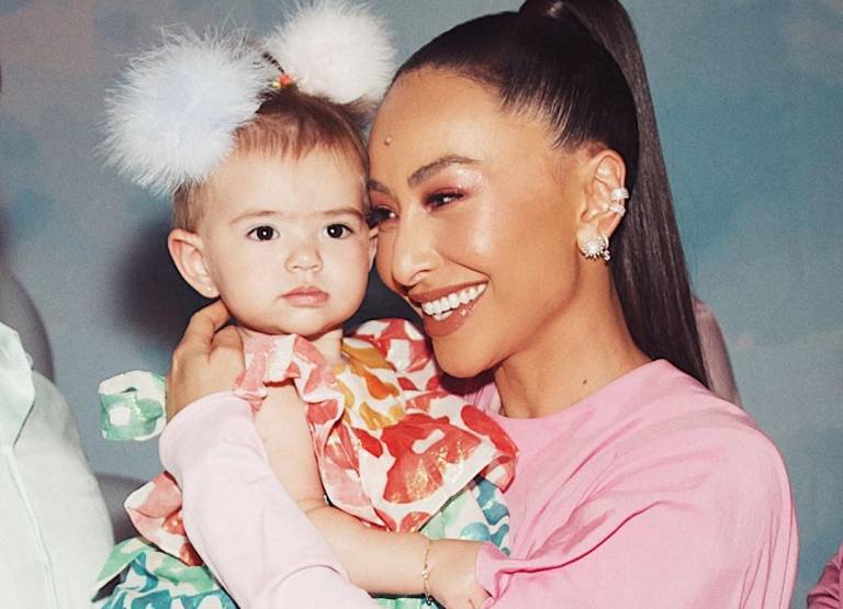Sabrina Sato desabafa sobre saudade da filha Zoe: “Não é fácil”