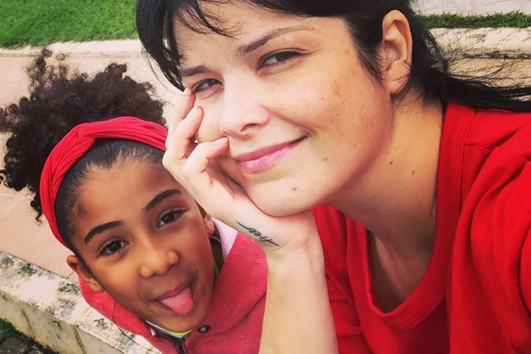 Samara Felippo faz desabafo ao relatar caso de racismo contra a filha