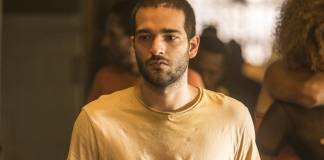 Amor de Mãe: Sandro esconde carga roubada na casa de Lurdes Sandro - Amor de Mae - TV Globo/João Cotta