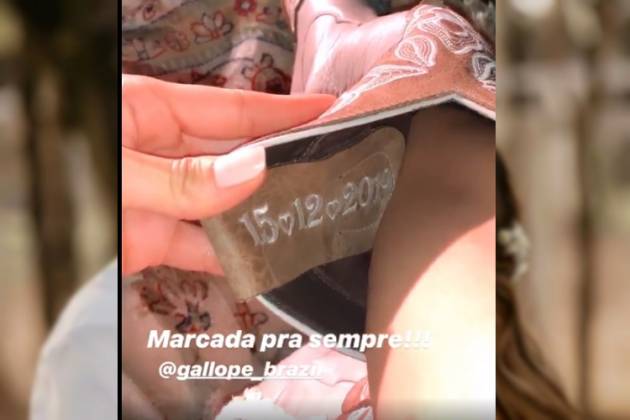 Detalhe da bota de Biah - Reprodução: Instagram: @biahrodriguesz