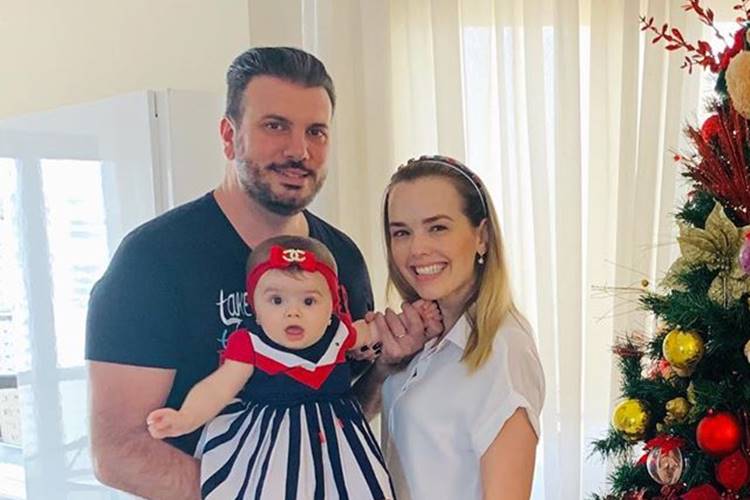 Sertaneja Thaeme celebra cinco anos de casamento