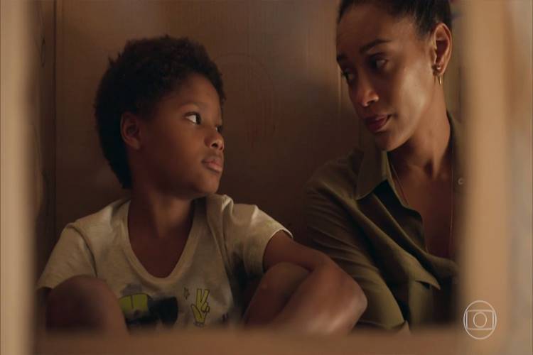 Amor de Mãe: Após fuga de Tiago, Vitória é atropelada