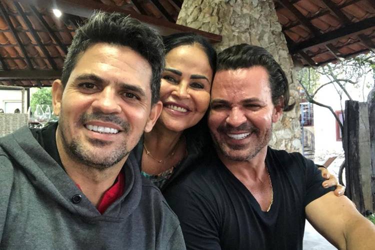 “Herança que Deus me deu”, diz mãe de Eduardo Costa sobre os filhos