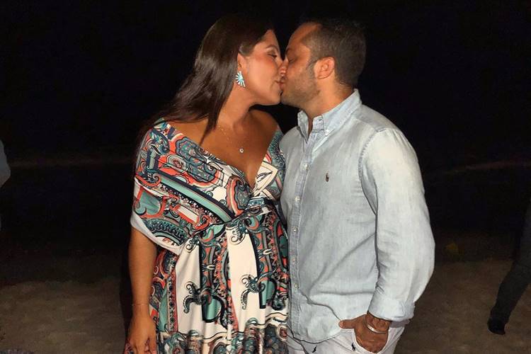 Na reta final da gestação, Andressa Ferreira exibe ensaio com Thammy Miranda