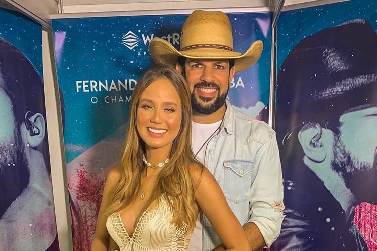 Sertanejo Sorocaba e Biah Rodrigues, celebram primeiro mês de casamento
